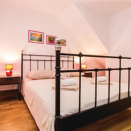 Apartment 1 Bedroom In Vrbnik (Primorje-Gorski Kotar)