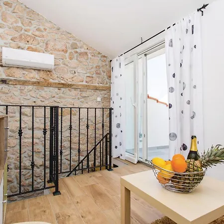 1 Bedroom In Apartment Vrbnik (Primorje-Gorski Kotar)